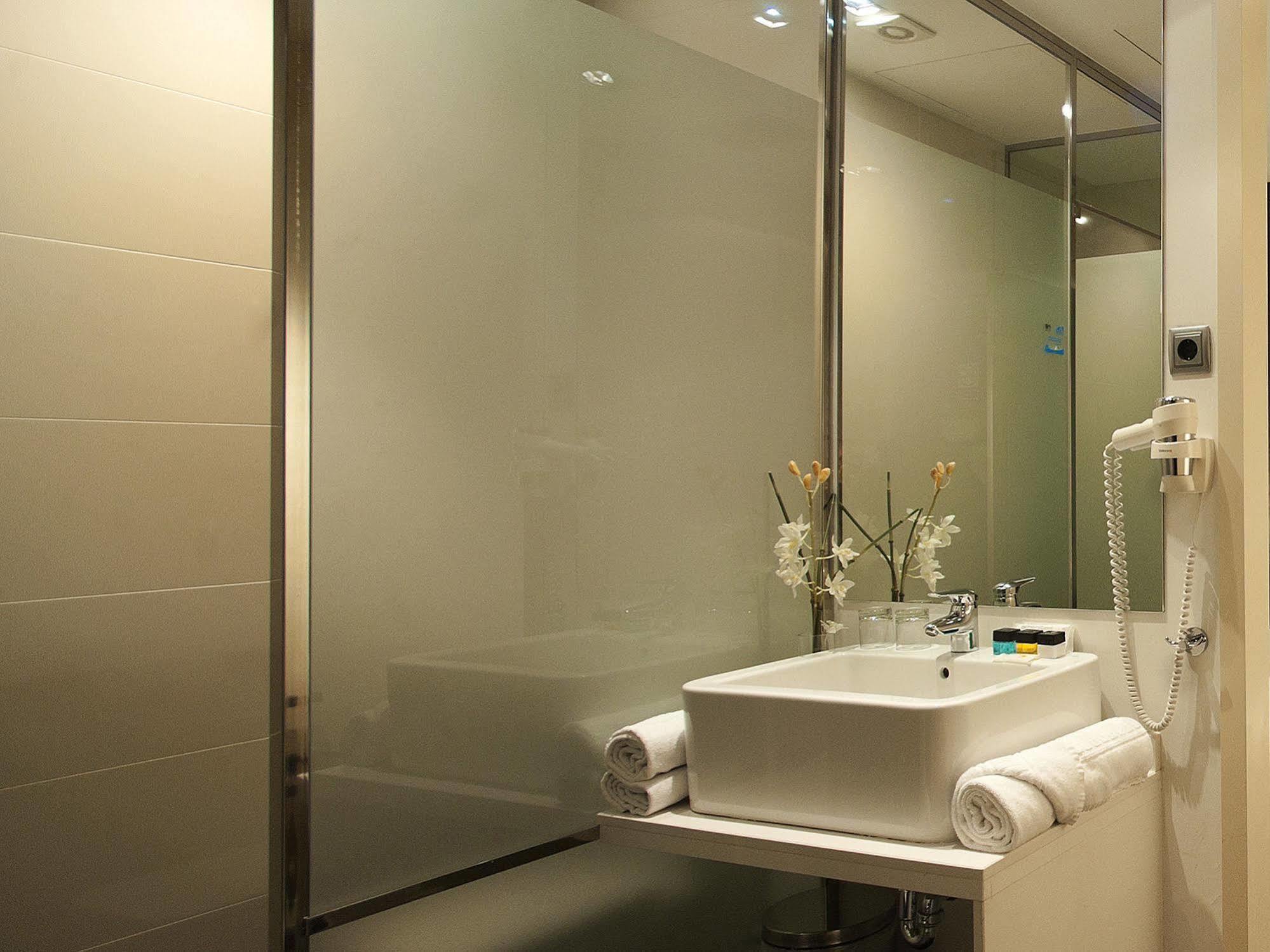 אל פראט דה לוברגאט Air Rooms Barcelona Airport By Premium Traveller מראה חיצוני תמונה