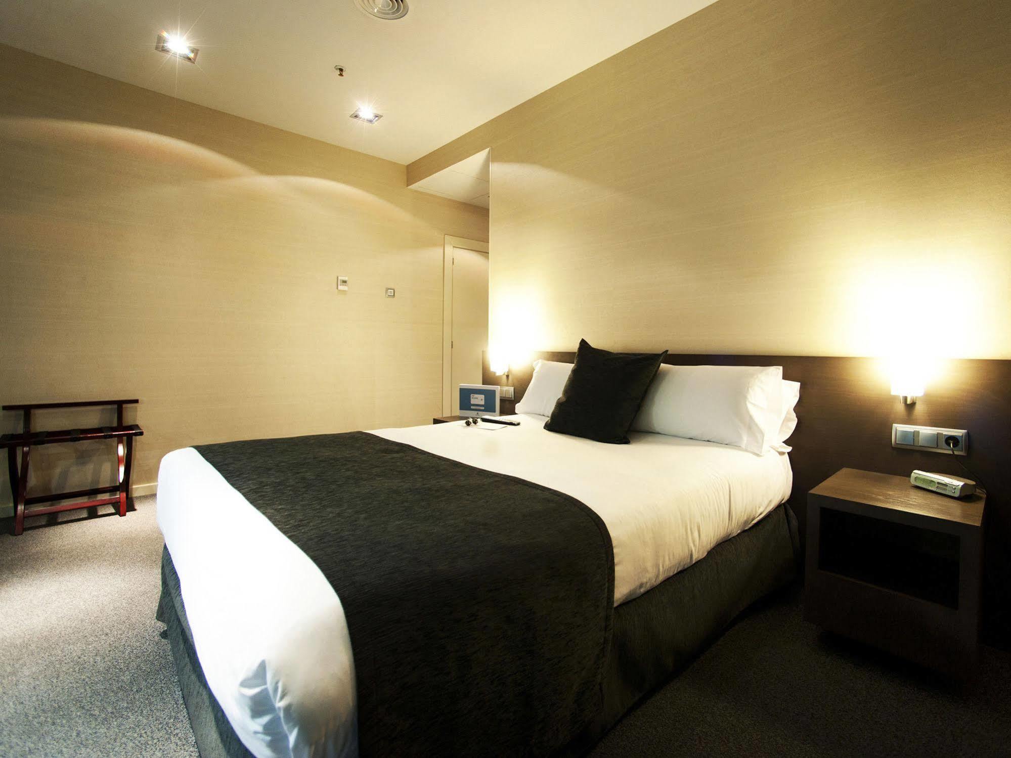 אל פראט דה לוברגאט Air Rooms Barcelona Airport By Premium Traveller מראה חיצוני תמונה